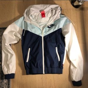 Nike windbreaker runner